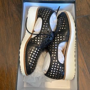 New silent D sneakers